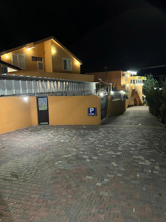 Hotel Ziku Дуррес Екстер'єр фото